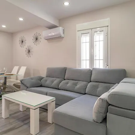 Two-bedroom Stunning In Holiday home El Gastor